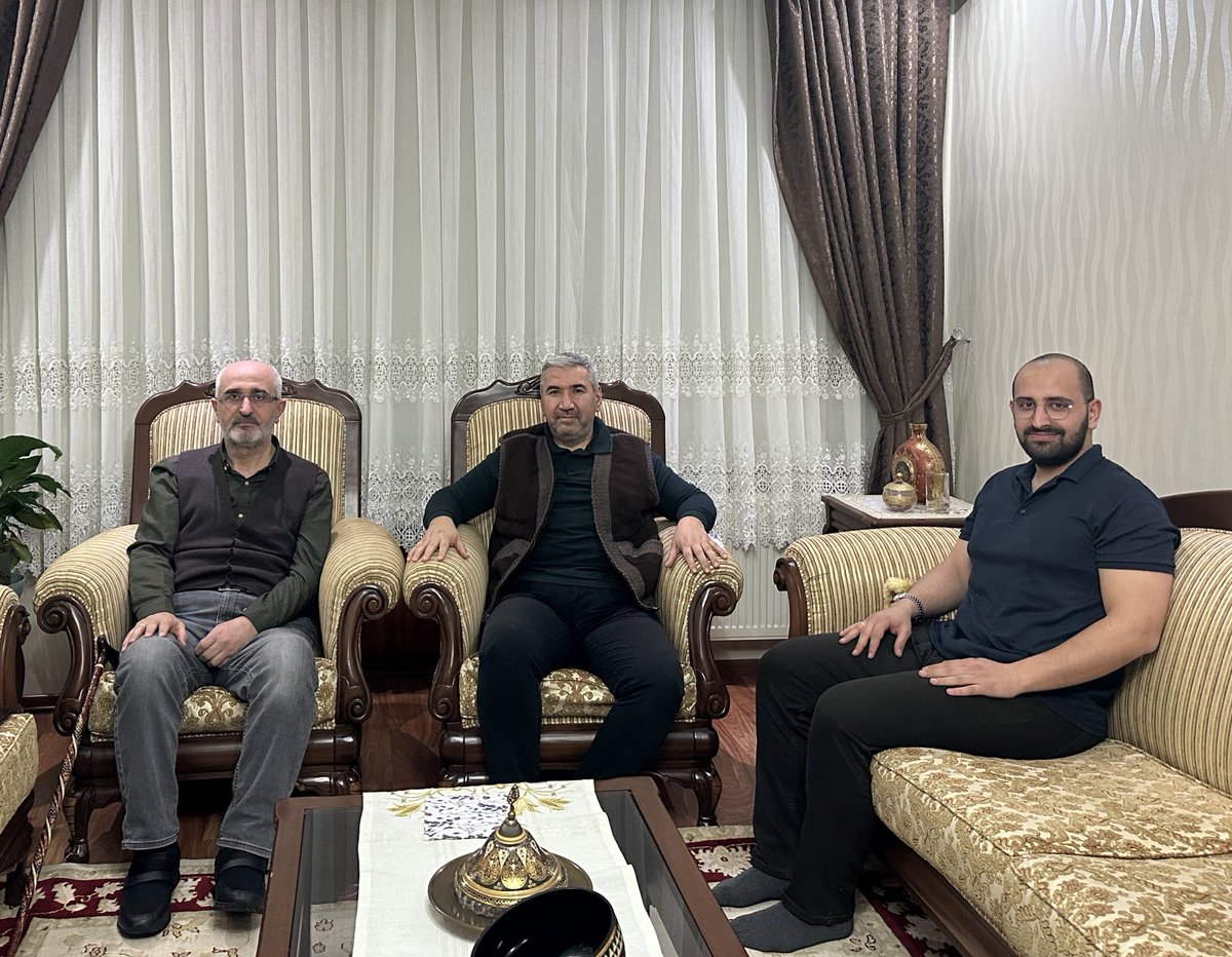 📍Keçiören ...

Bu akşam güzel bir dostu Ali Karagöz Ağabeyi ziyaret ettim.

Maşallah kendisini çok iyi gördüm.

Mahdumu Av.Mücteba Ömer kardeşimde muhabbetimize dahil oldu.

<a href="/_Ali_KARAGOZ/">Dr. Ali KARAGÖZ</a>