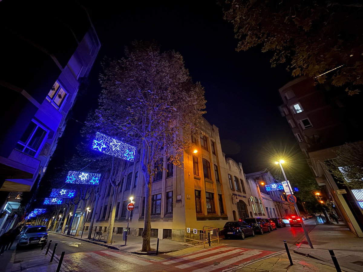 GrupCASSA's tweet image. Bona nit de Nadal!

Així llueixen la nostra seu.

Des d'aquí, seguim treballant per a tu. El nostre homenatge als nostres companys i companyes que aquesta nit treballen per garantir el servei d'aigües als municipis que operem!

#CASSA