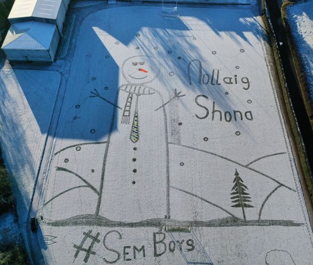 Beannachtaí na Nollag agus Athbhliain Faoi Mhaise duit ó Choláiste Mhic  Chairthinn! 🎄

We would like to wish all members of our school community a Happy, Holy and Healthy Christmas! 

#togetherwethrive
#ourboysourcommunity 
#learningforlife