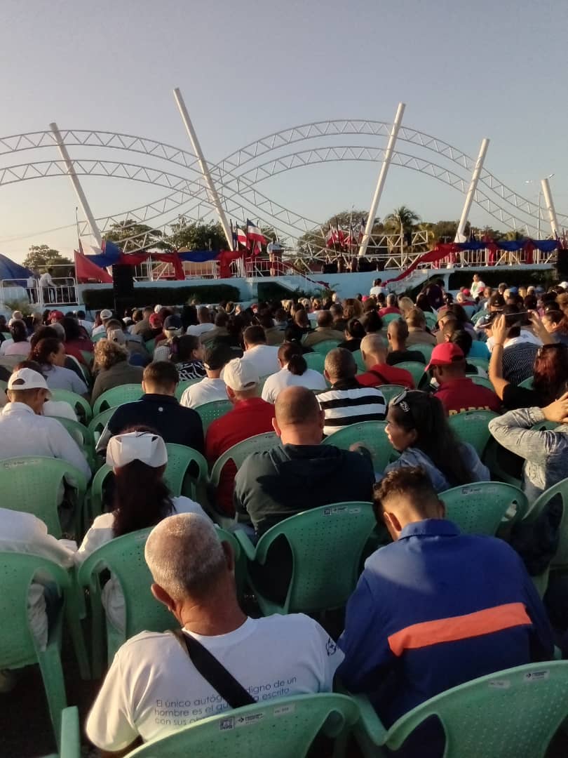 Participa la DOTU Cienfuegos en el acto por el aniversario del triunfo de la Revolución en la plaza de actos.
