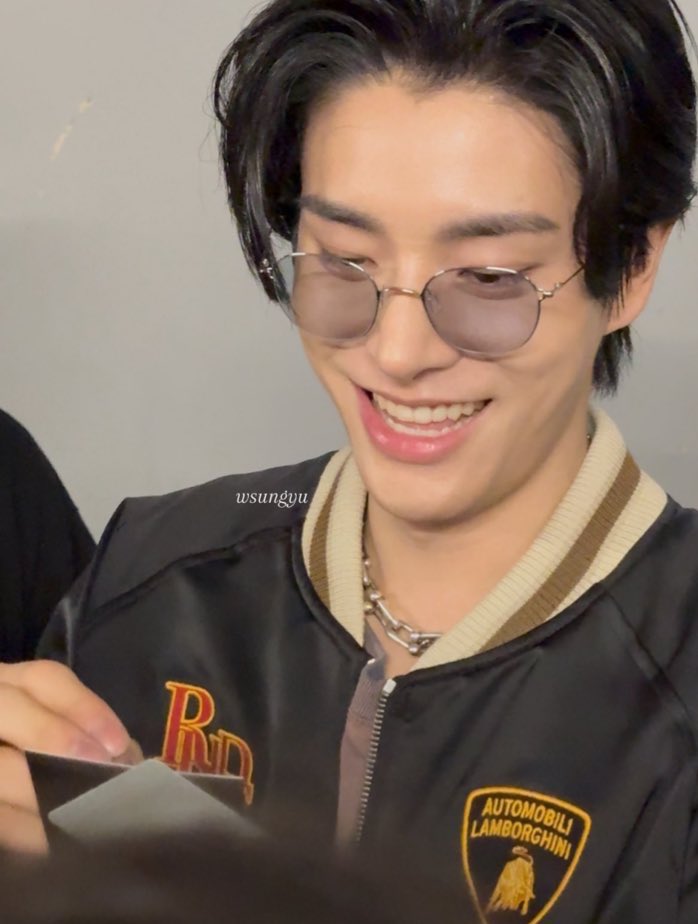 พรที่จะขอในคริสมาสต์นี้ 🎄

: ขอให้มีแฟนหล่อ ๆ หน้าคม ผมดำ จมูกโด่ง ยิ้มฉลาม ตี๋อินเตอไทป์ลุกหมา เกิด 02 เกาหลี-ออสซี่