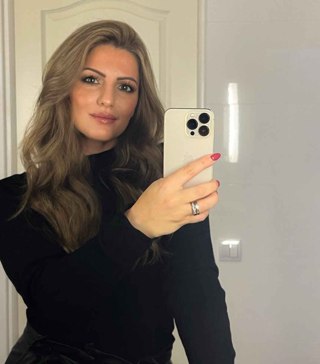 Good morning. Happy Christmas Eve!🥰