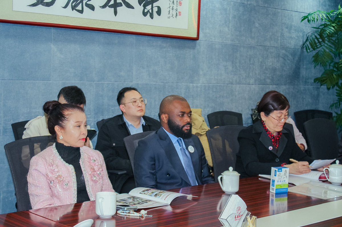 Malgré l’ampleur des défis auxquels notre pays fait face, notre détermination à le développer demeure inébranlable.
La République Démocratique du Congo est le poumon de l’Afrique : en développant la RDC, c’est toute l’Afrique qui s’élève et prend son envol.