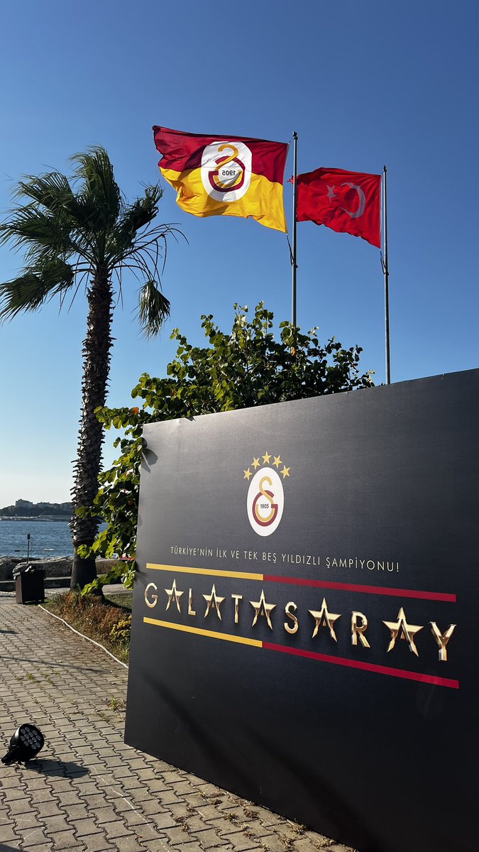 GALATASARAY ÜLKE FUTBOLUNUN YÜZ AKIDIR! BİR KEZ DAHA GURUR DUYDUK!