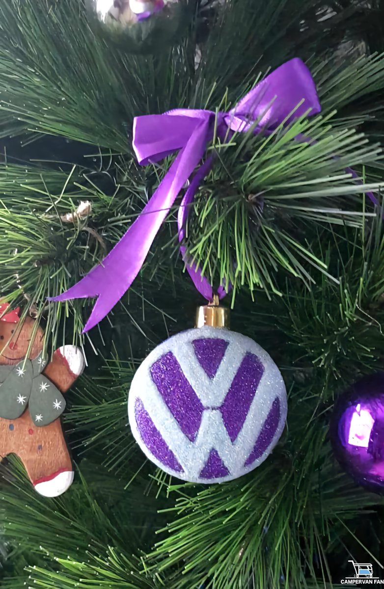 CamperFanPAGE's tweet image. Tracy Richardson's adorable #VW bauble made by her good friend! 💜 #ChristmasMagic