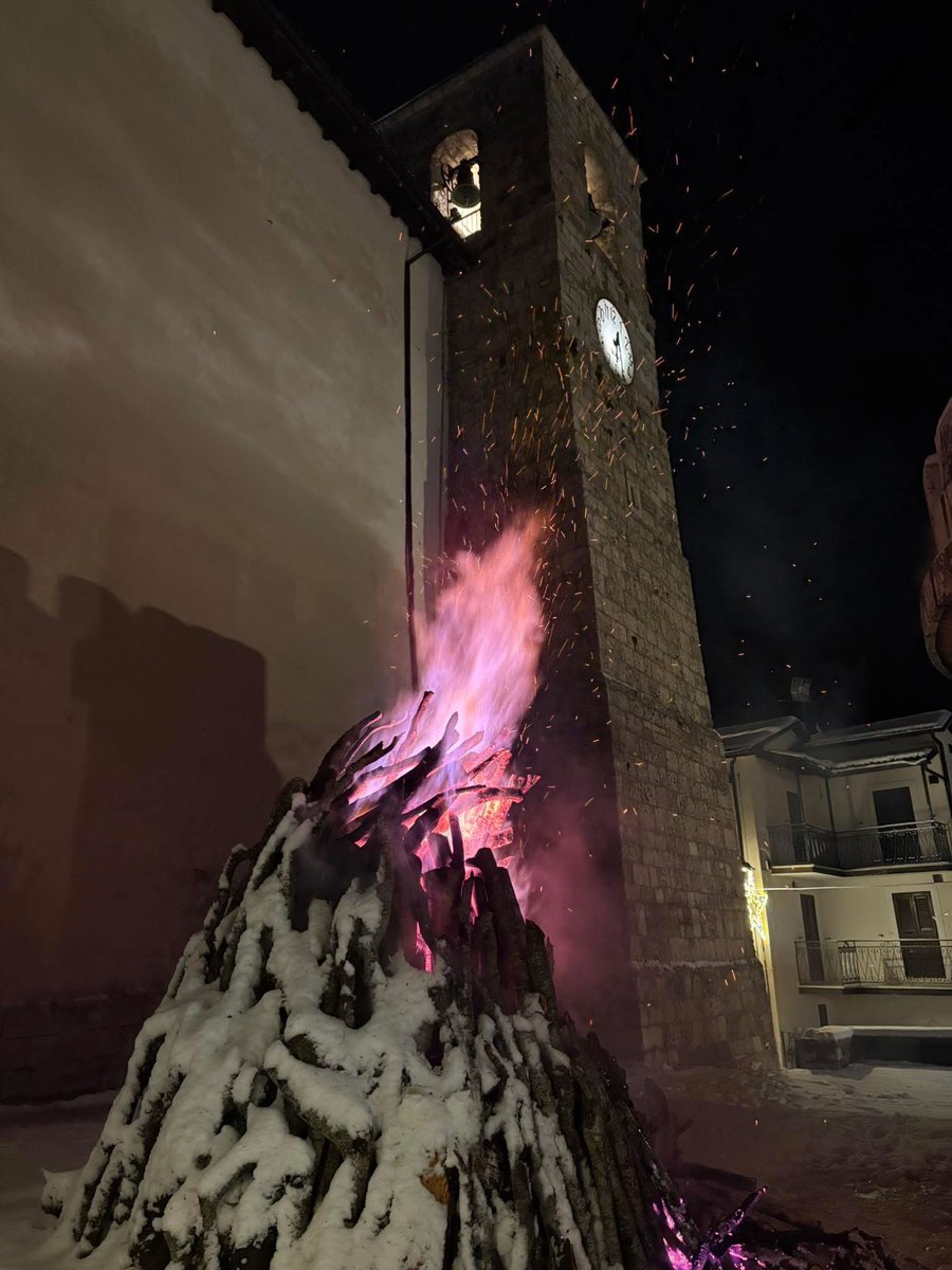 i_Spirito's tweet image. Cappadocia, Opi e Villetta Barrea 🔥 🔥 anche quest’anno complimenti ai fuochisti #MerryChristmas #BuoneFeste