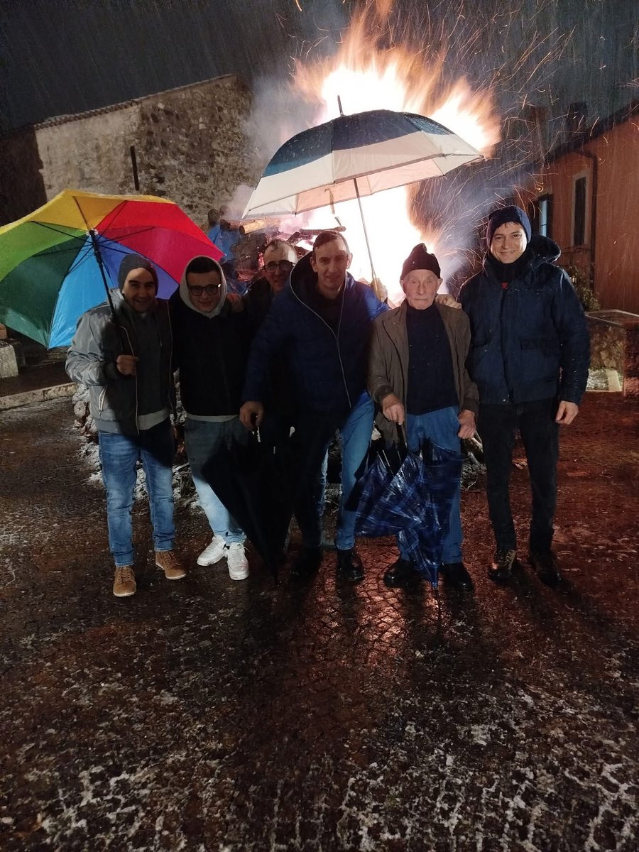 i_Spirito's tweet image. Cappadocia, Opi e Villetta Barrea 🔥 🔥 anche quest’anno complimenti ai fuochisti #MerryChristmas #BuoneFeste