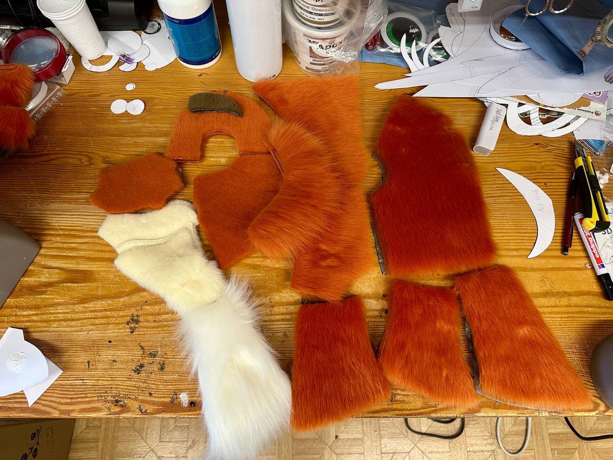 SchneeCreations's tweet image. Some WIPs of the last critter of the year :3