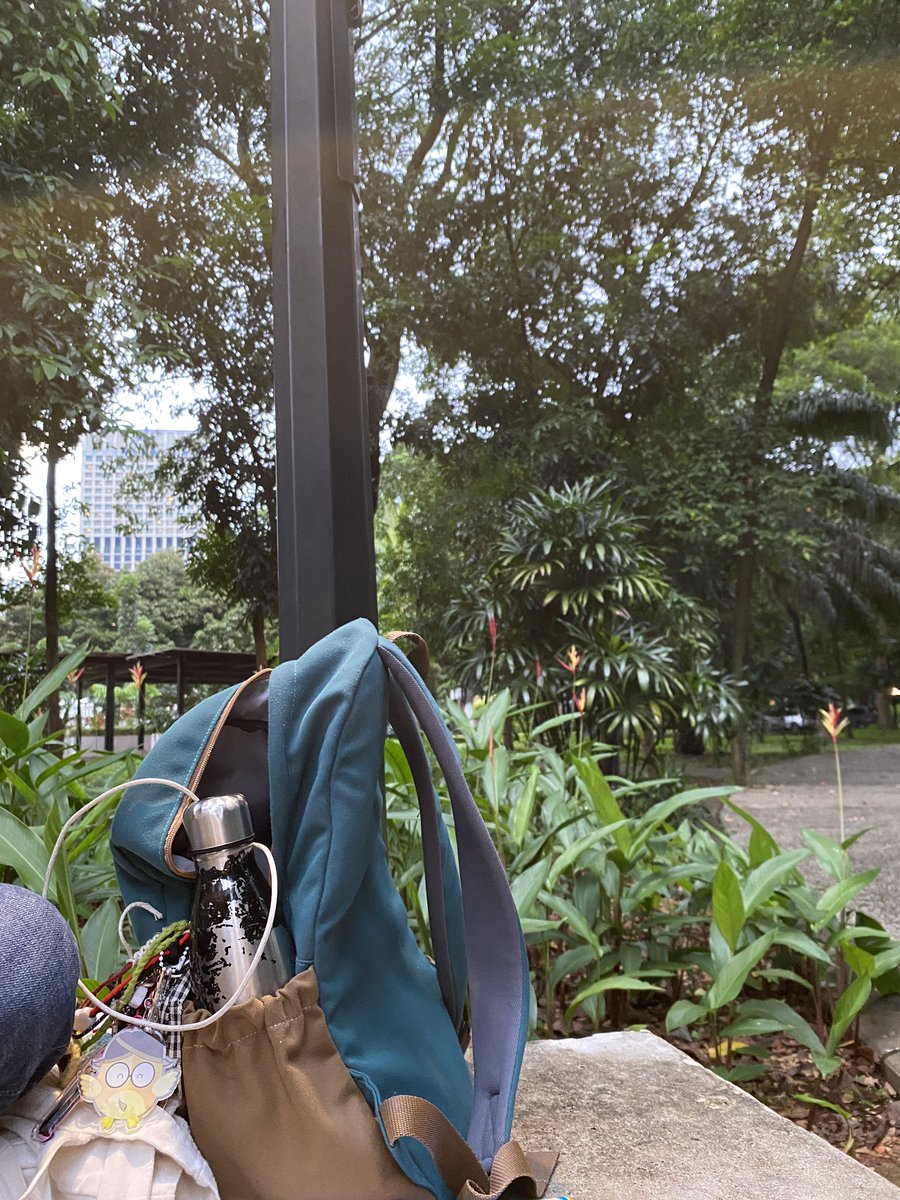 Ada. Dan selalu ada. Bentuknya beragam kaya dosen, temen se-circel, kakak tingkat organisasi, and my truly love. Jangan menyerah buat nyari, karena yang ‘real’ perlu effort dan keajaiban untuk ditemukan.