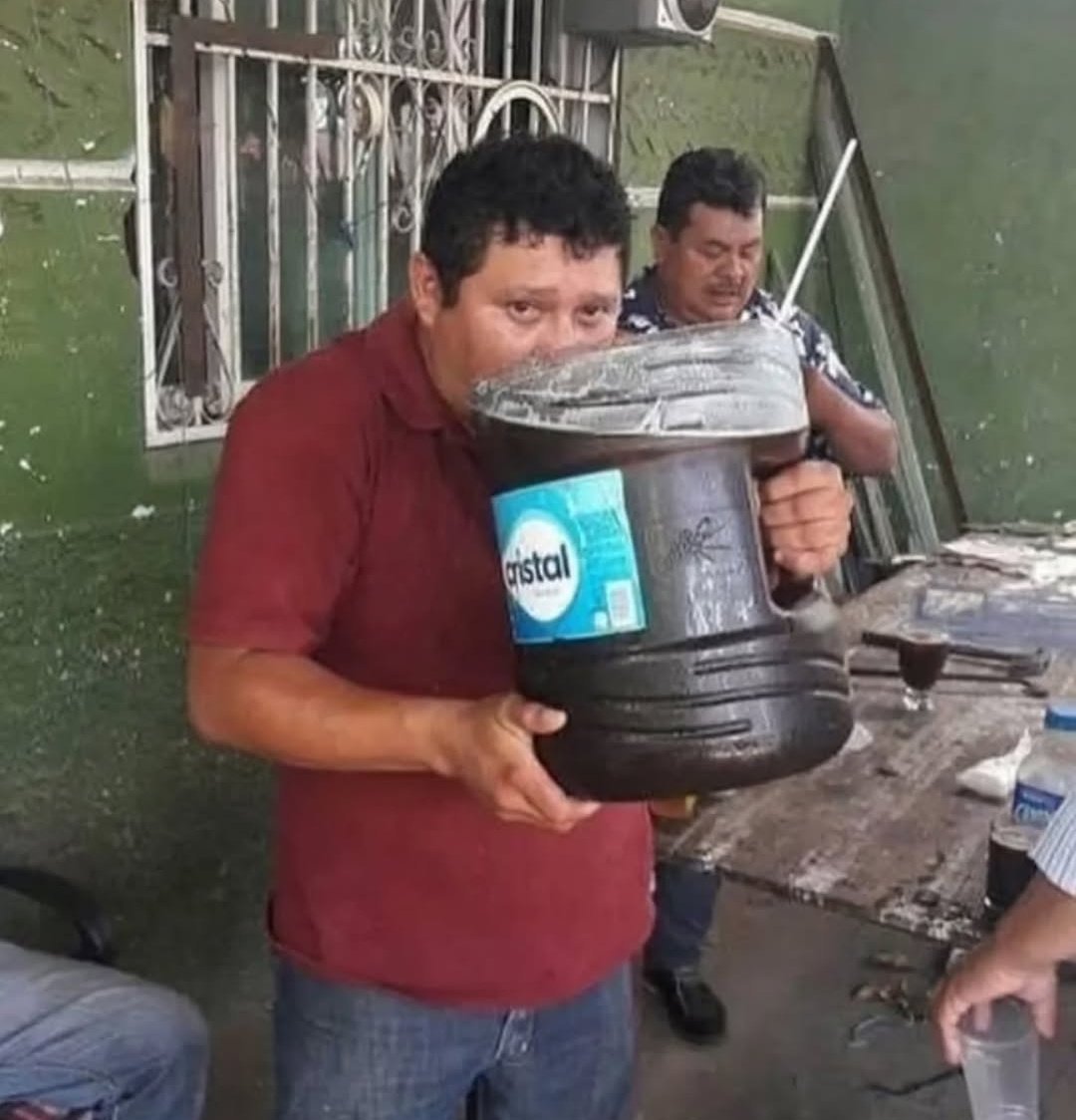 reitegrone_'s tweet image. el tio arranco temprano