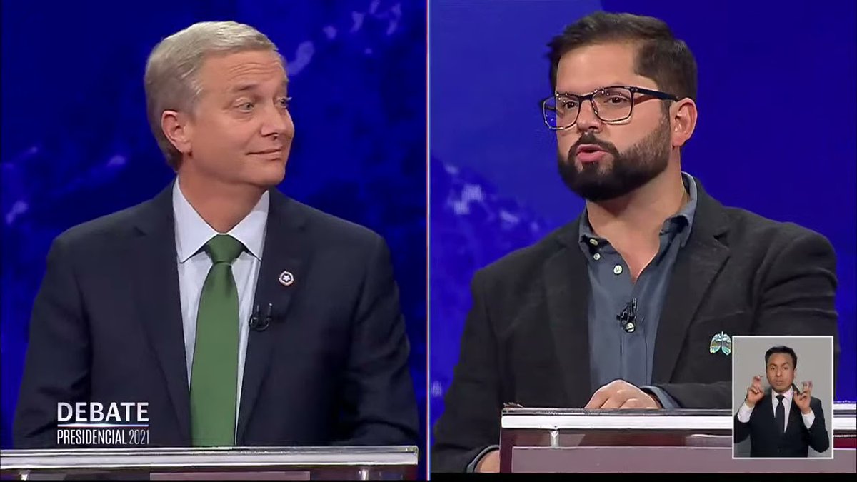 mic_karate's tweet image. El hecho que Kast tendrá un sueldo mas alto que Boric como presidente, debiera servir de ejemplo para los jóvenes; sean responsables, estudien, obtengan un título y ganarán mas, incluso haciendo lo mismo.