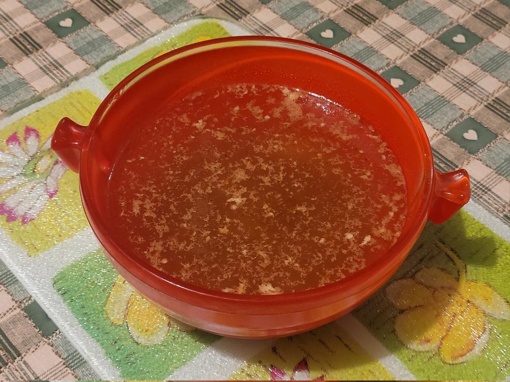 Ladies and gentlemen.
It may not yet look much, but by tomorrow morning this will be one of the finest treats to the tastebuds yet devised by human hands: half a pound of pork dripping. 😋
#Christmas #tradition #homemade