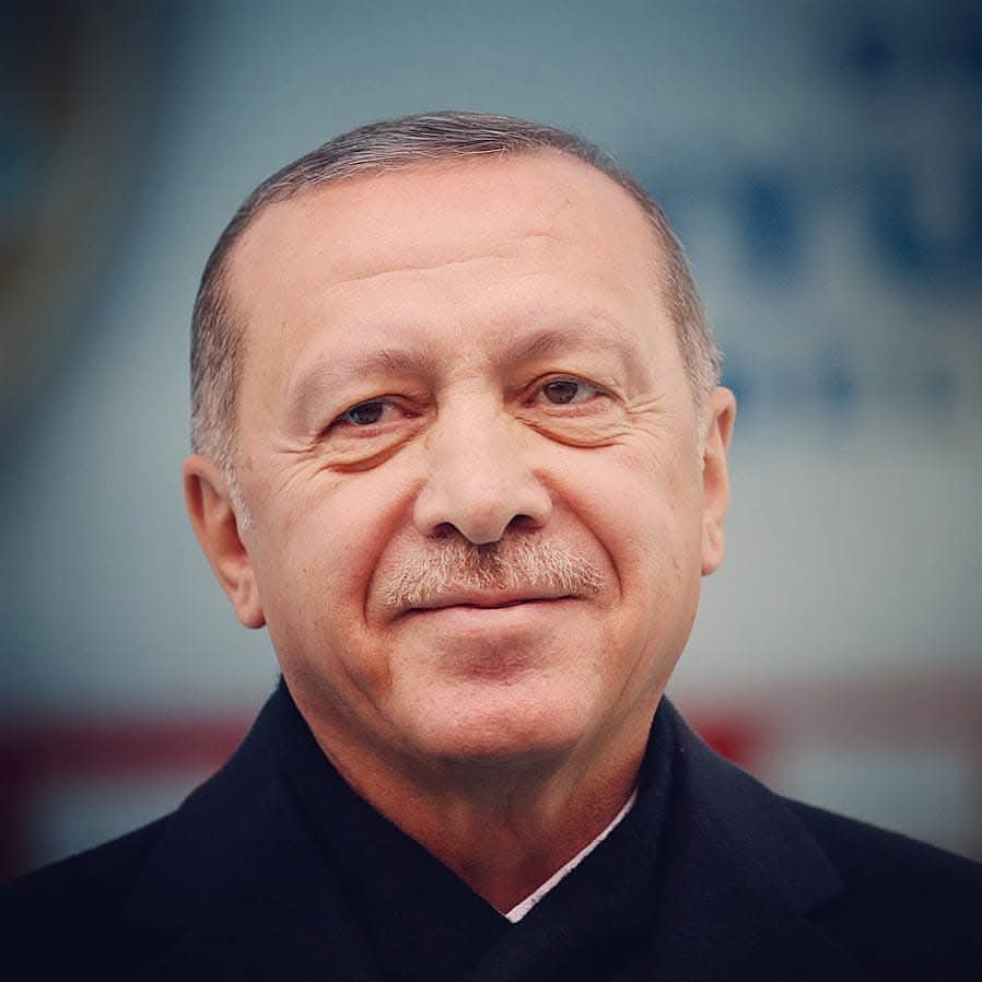 İnadına değil inandığımız için Seninleyiz Reis Allah yar ve yardımcın olsun İnşâAllah.! 🤲