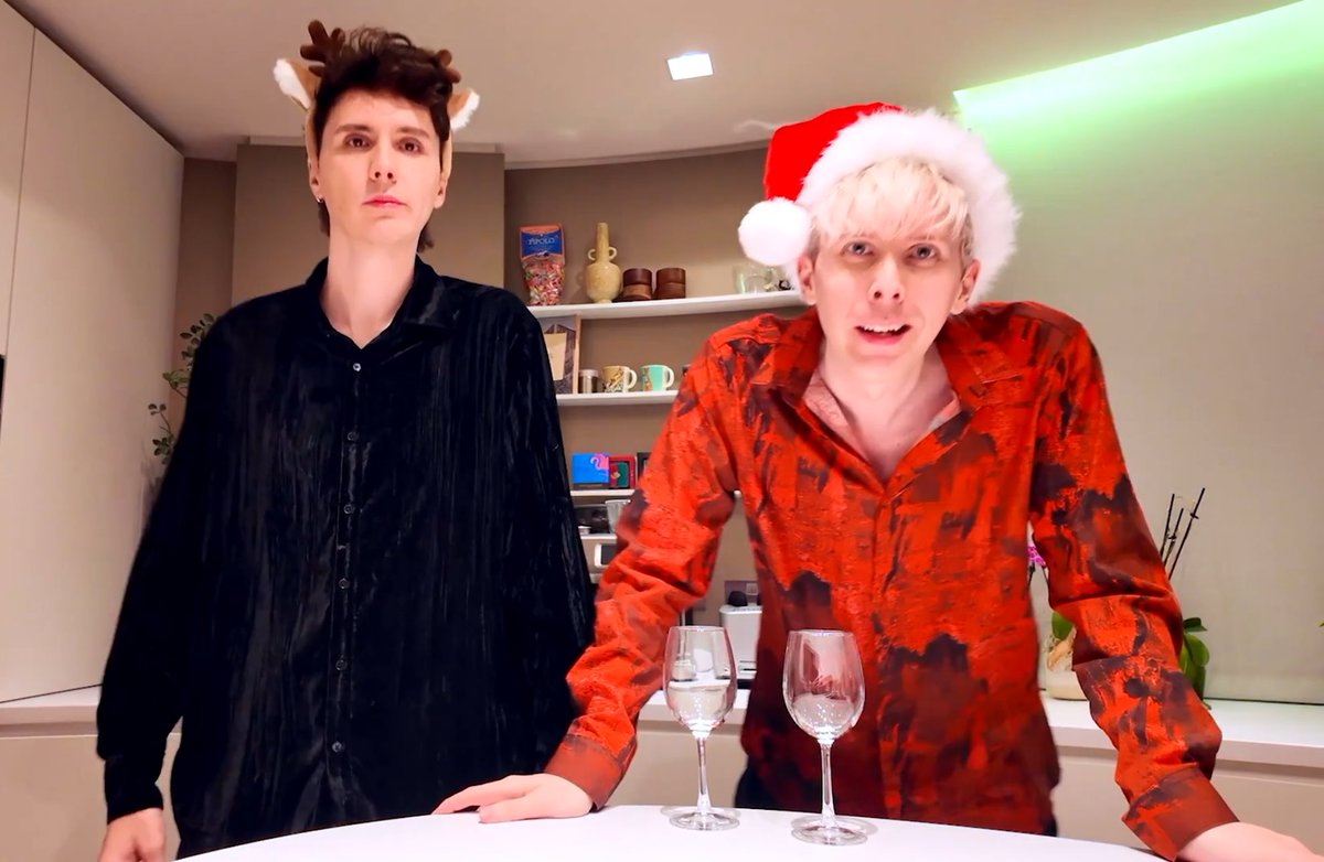 luvdnpz's tweet image. they look like two vampires who decided to give christmas a whirl