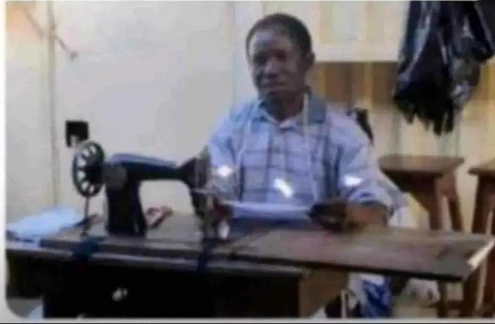 irolinboy__'s tweet image. “Your trouser was which colour?”