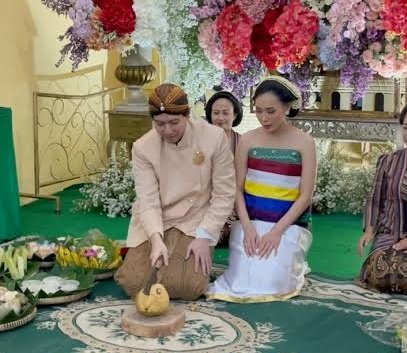 Sun_ofD's tweet image. We also have a Gender Reveal, javanese version ✨