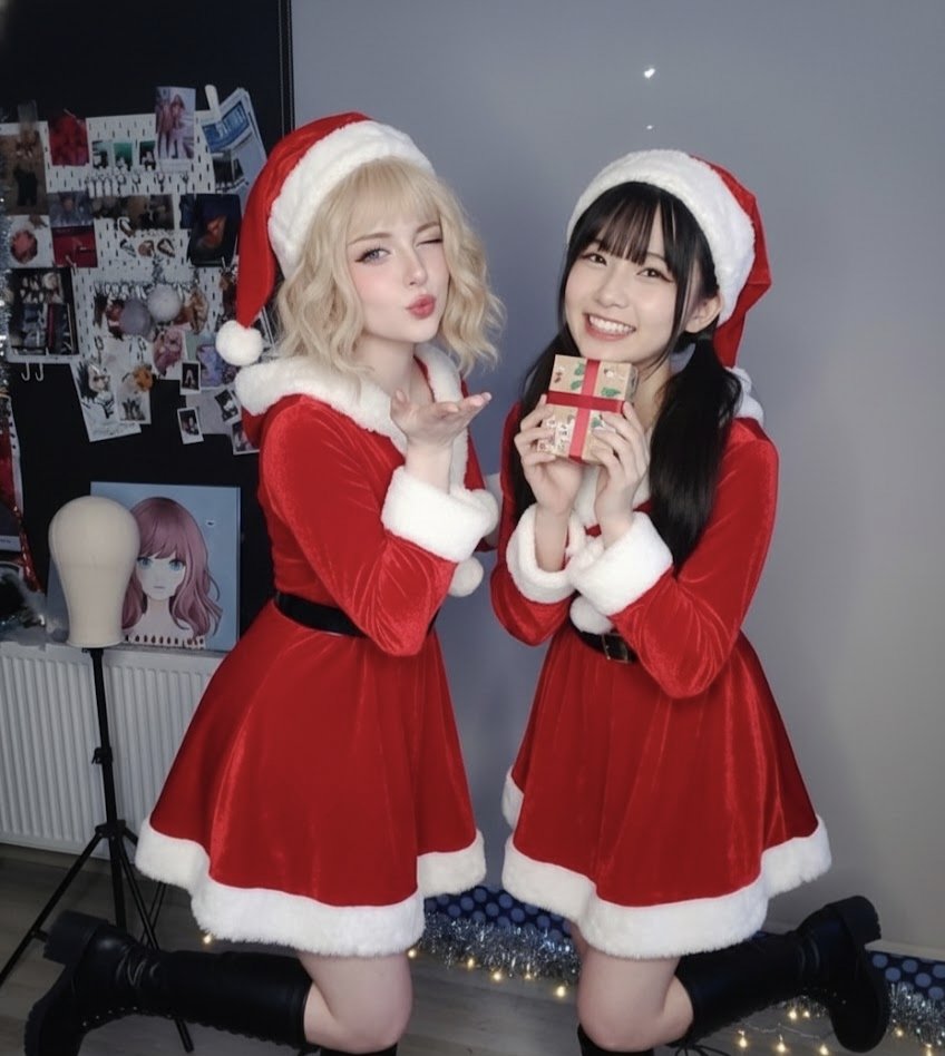 Dayana_Yee's tweet photo. ✌️😋Merry Christmas 🎄💝🎁 everyone hope you having great time as for me and my lil sis @Yumiko_Yee we're both doing great as maid cafe😉

#MerryChristmas #maid #cute #kawaii #fashion #santa #santagirl #fypシ #trending #Xmas2025 https://t.co/6tIJSSayjJ