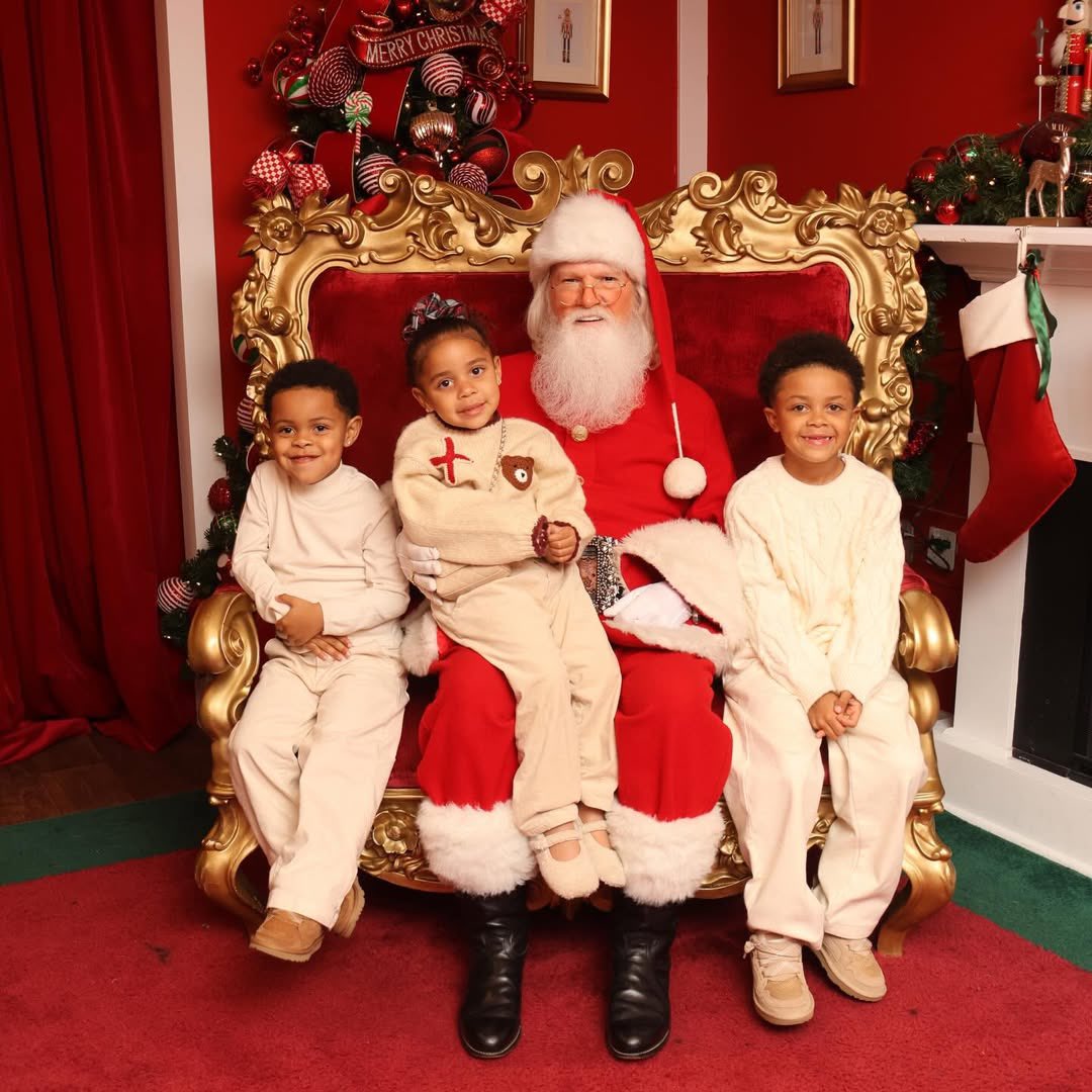 wavecheckers's tweet image. G Herbo &amp;amp; Taina with the kids for Christmas 🖤