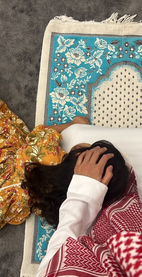 ihr3_'s tweet photo. "بالجليس لا بالمكان ❤️" https://t.co/705ZUQs9oi