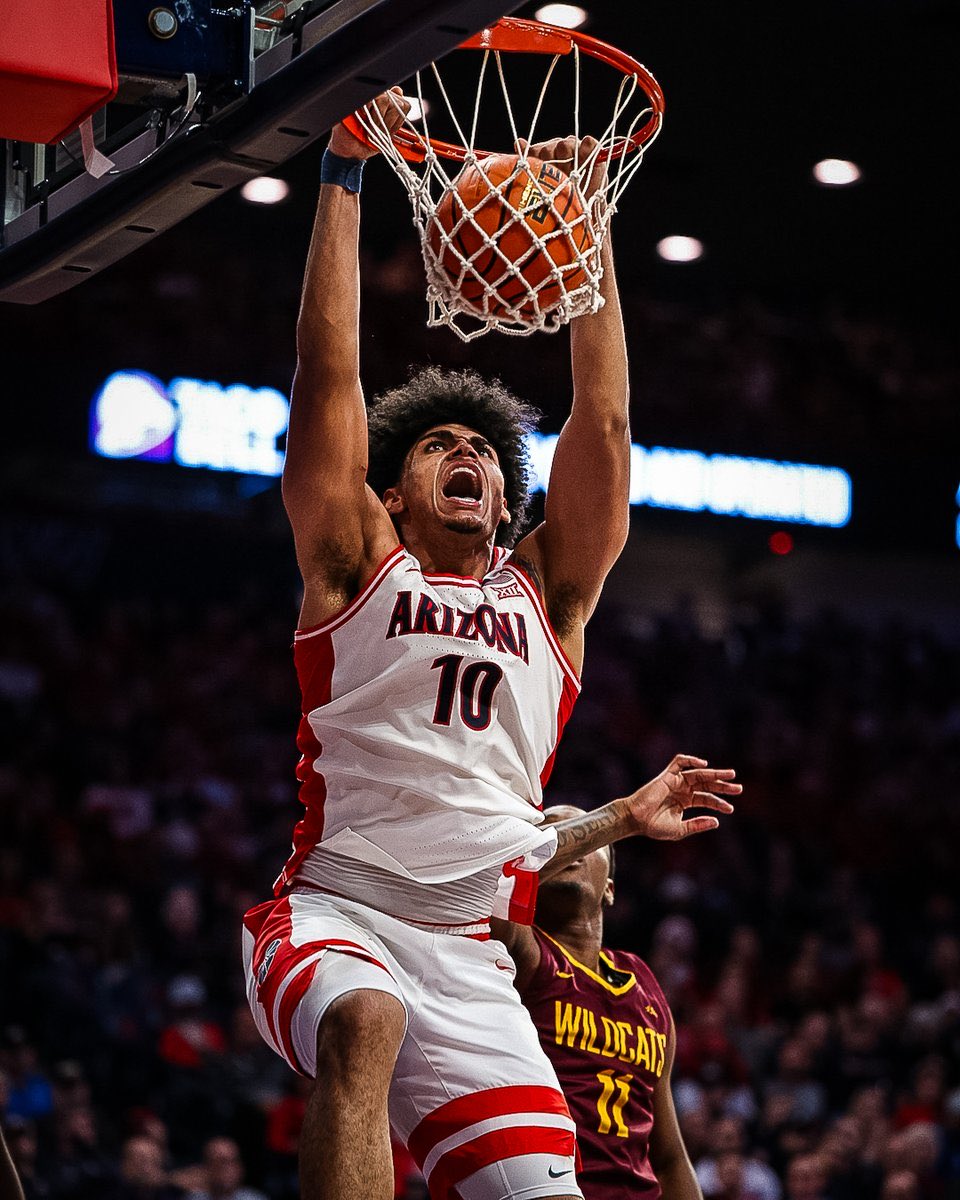 echildscbb's tweet image. Ranking my top  10 College Basketball teams heading into Christmas.

1. Arizona 
2.Iowa State
3.Purdue
4. Michigan
5. UConn 
6.Duke
7.Houston
8.Gonzaga
9.Michigan State
10.North Carolina 

HM:Vanderbilt, Nebraska, Kansas(with Darryn Peterson)