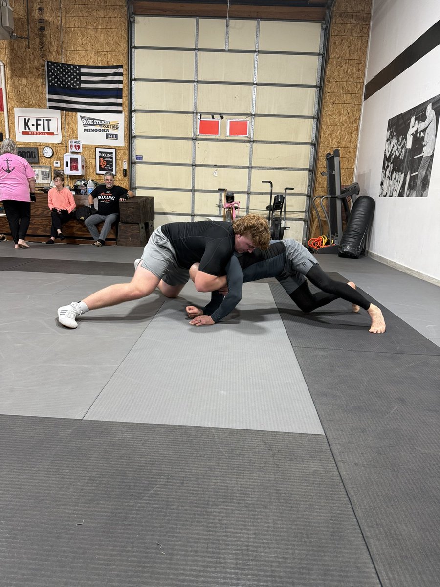 BarrowmanBrady's tweet photo. Felt really good to get back in the boxing gym over winter break. It was a great work out with some excellent coaching from @KenjiOC once I knocked the rust off. #kfitminooka 

@BallStateFB @MinookaStrength @CoachSaboFIST https://t.co/nHiAHiUywf