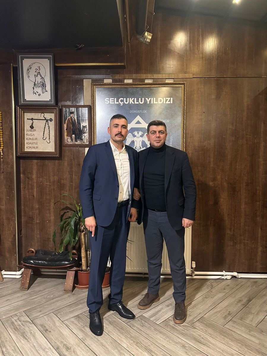 Ülkü Ocakları Genel Merkezi yöneticimiz, Ülkü Ocakları Genel Başkan Yardımcımız sn. Mehmet DEMİRCİOĞLU'na hatır ve teşekkür ziyareti. Allah var etsin başkanım.