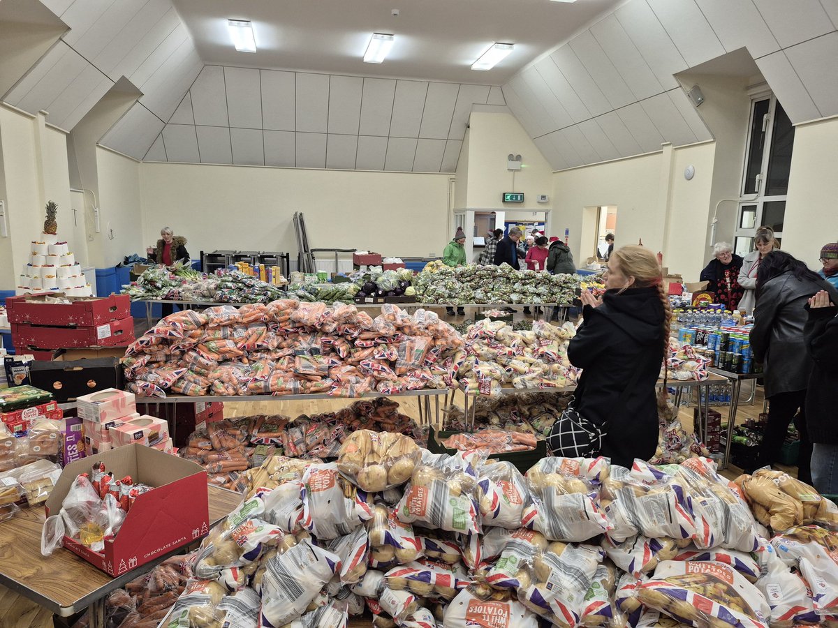 Absolutely incredible effort from all the volunteers from the Wilbury Community Forum tonight in Letchworth, making sure everyone can have a proper Christmas Day tomorrow