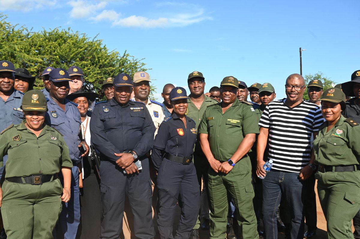 TheBMA_SA's tweet photo. @TheBMA_SA The joint coorperation is structured across three levels of government which are National, Provincial and Local. Activities coordinated national level are the responsibility of the NATJOINTS and the one at Provincial and Local are the responsibility of PROVJOINTS and local authorities. @TheBMA_SA
@SAPoliceService @sarstax
@SANDF_ZA
#SABORDER
#Immigration
#operationhitivise
#SECUREBORDER
#BMA