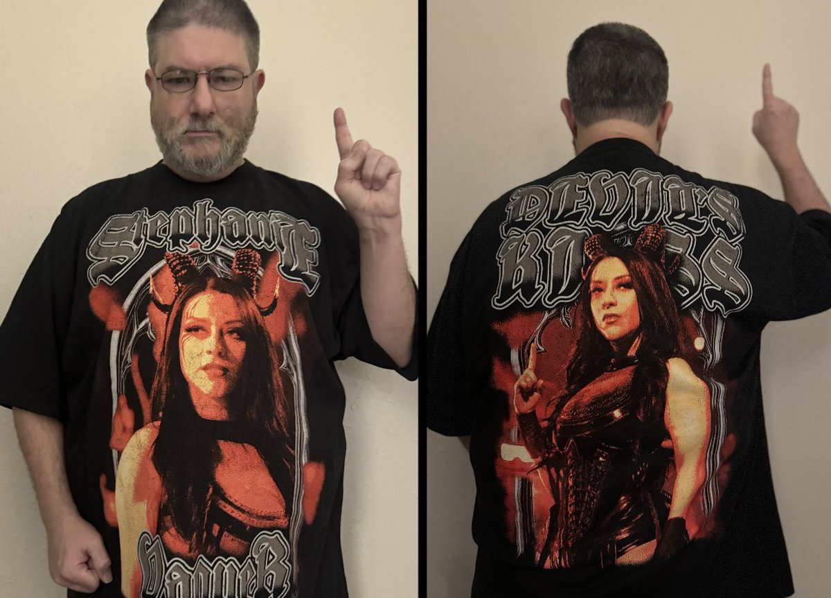DanielFan2026's tweet image. @Steph_Vaquer #DevilsKiss #LaPrimera #StephanieVaquer #WWEShop New Shirt 🎄☝🏻👹🖤❤️