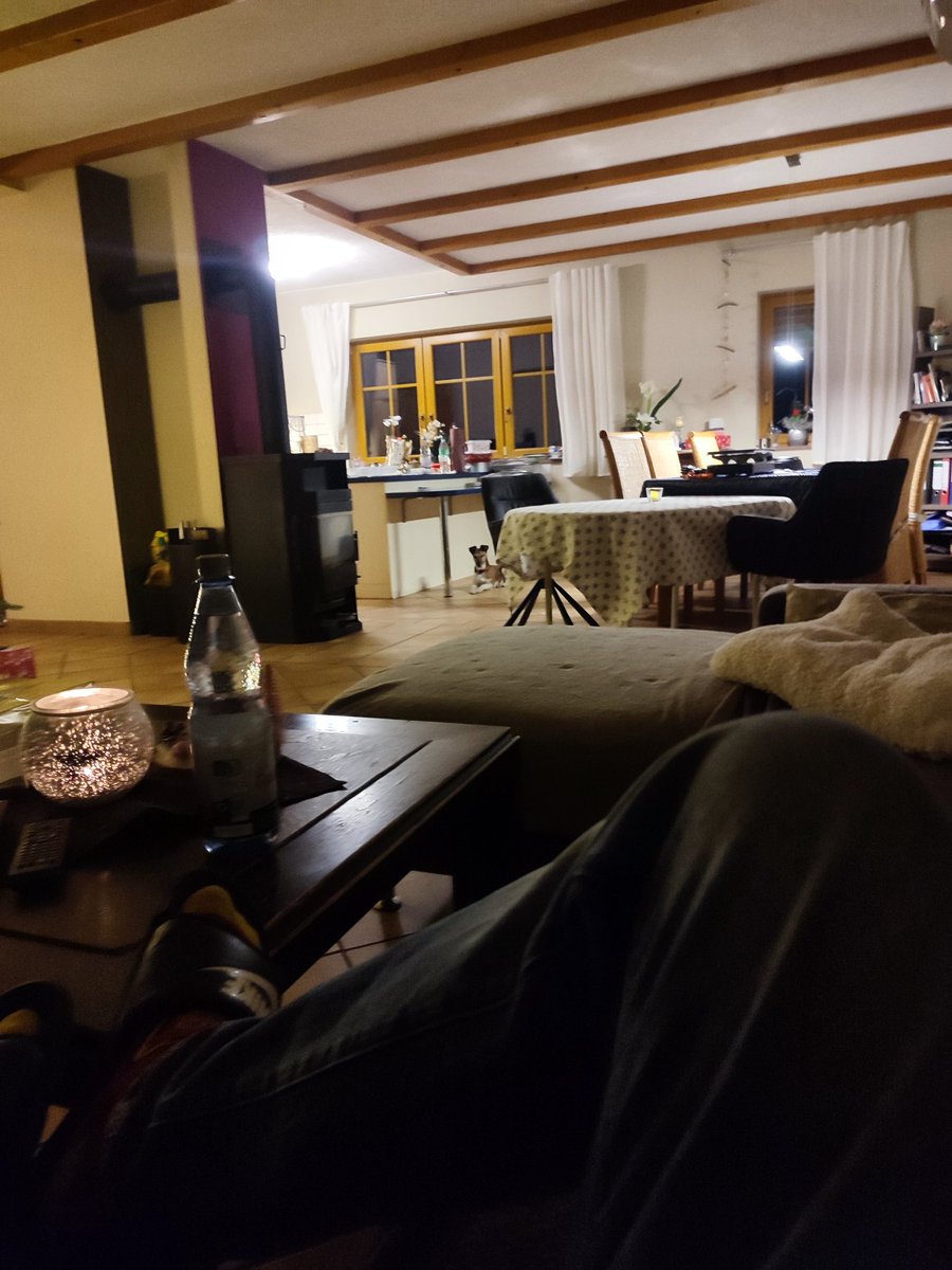 POV. Ich bin am verhungern, wieder nüchtern und noch niemand in Sicht.. Uff