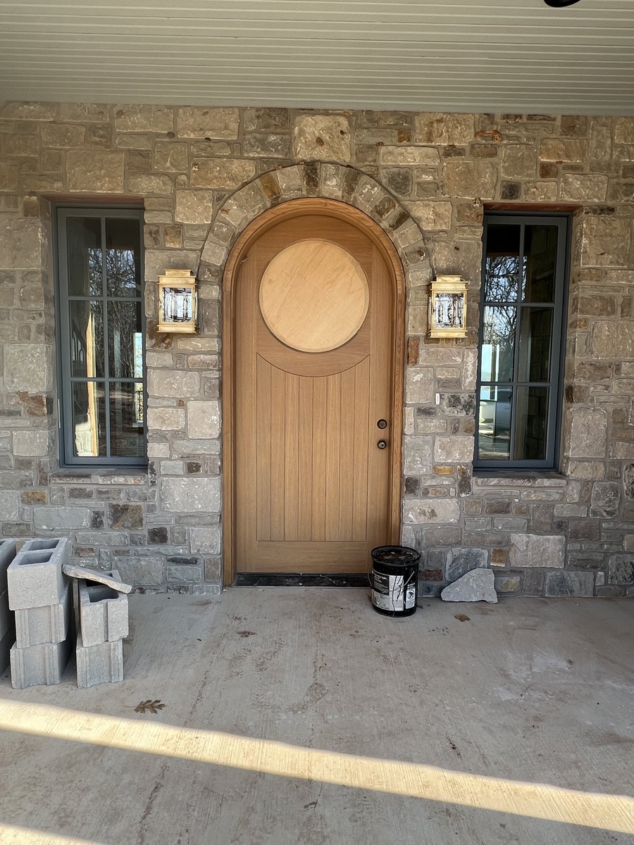 EdenWindowDoor's tweet image. A #fortgibssonlake custom by @johnrobertson is about to wrap up. It features @lincolnwindows in Chambray blue. @paige_woolbright really knocked the finishes out of the park. #buyquality #doorsandwindows #puertasyventanas #windows #doors #lakeliving #customhome #finehomebuilding