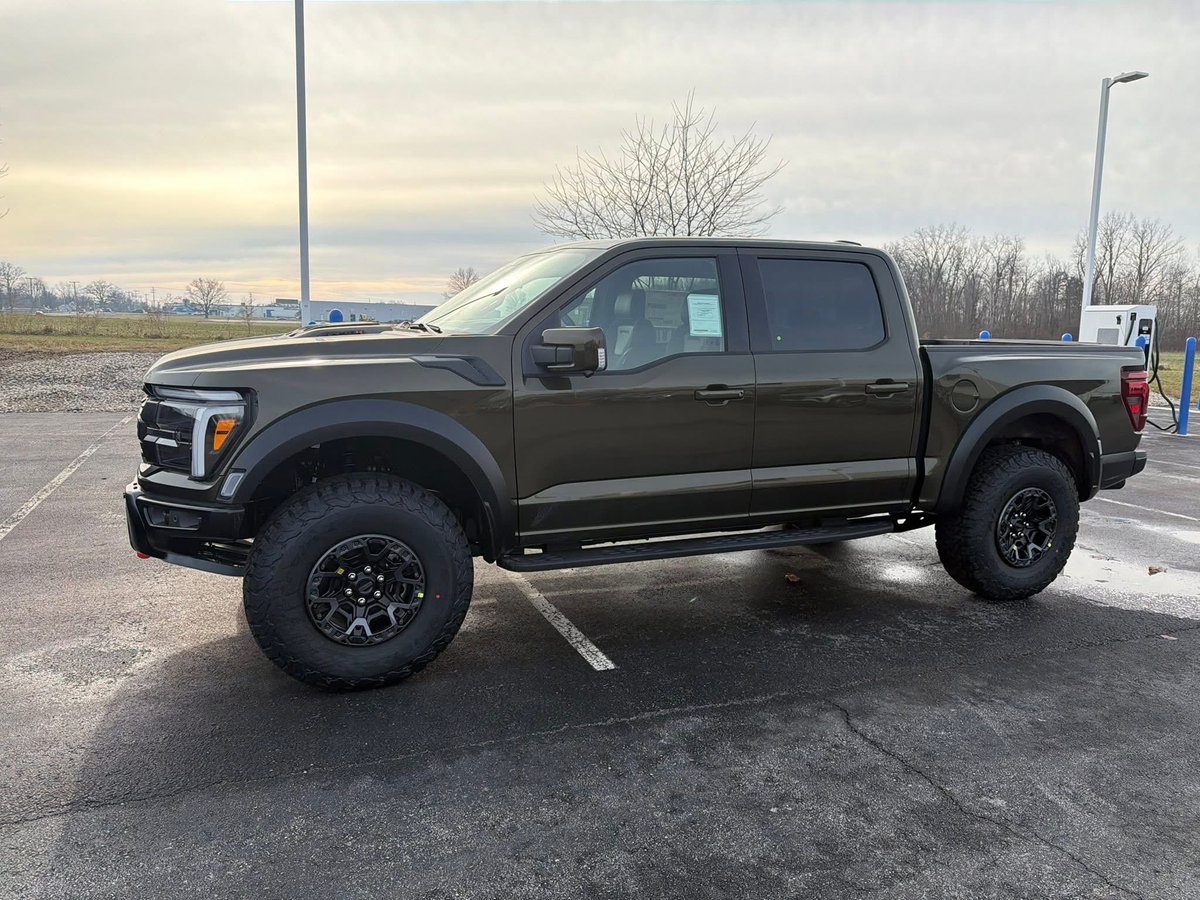 🎅🛻 Santa called… he wants to trade in the sleigh! 

We’ve got a NEW 25’ Ford Raptor R in stock &amp; ready for delivery in Shelter Green — just in time for Christmas.

Too big for the chimney, too loud for reindeer, and way more fun in the snow.

Check it out at Reineke Ford Lima!