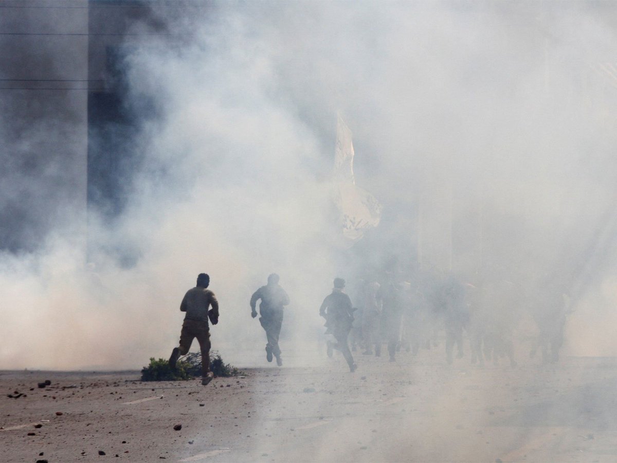 ani_digital's tweet image. Crude bomb hurled from flyover kills B'desh man

Read @ANI Story |
aninews.in/news/world/asi…

#Bangladesh #blast #bomb #Dhaka