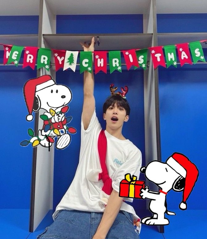 kyeomsnoopy's tweet photo. merry christmas from snoopy and dokyeom🎄 https://t.co/cjnP0WE7Jr