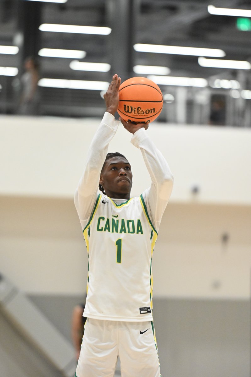 canadacoltsmbb's tweet photo. The Colts picked up two wins last week to get back to a.500 record. On the 17th, the Colts got by Sacramento City, 81-70. Sophomore @JustintyMoore__  the Colts with a career high 29 points and also grabbed 8 rebounds. Sophomore @jake_skaggs5  had another double-double with 22 points and 11 rebounds. This past Saturday, the Colts picked up another home victory over Merced College, 76-66. Freshman Shawn Acosta led the Colts with a career high 23 points. @jake_skaggs5 again aided in the victory with a monstrous all around game, chipping in 19 points to go along with 18 rebounds and 8 assists. The Colts will head into the Christmas break having won 4 out of their last 5 games. Their next game will be at home on December 30th at 4 pm. From the @canadacoltsmbb family to yours- have a very Merry Christmas! Photos taken by Francisco Salvador Rivera