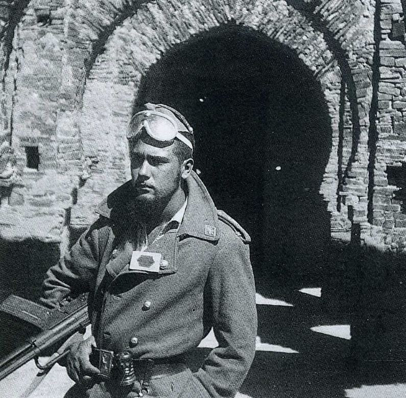 A Spanish fighter with a CETME-A battle rifle during the Battle for Edchera, January 1958.