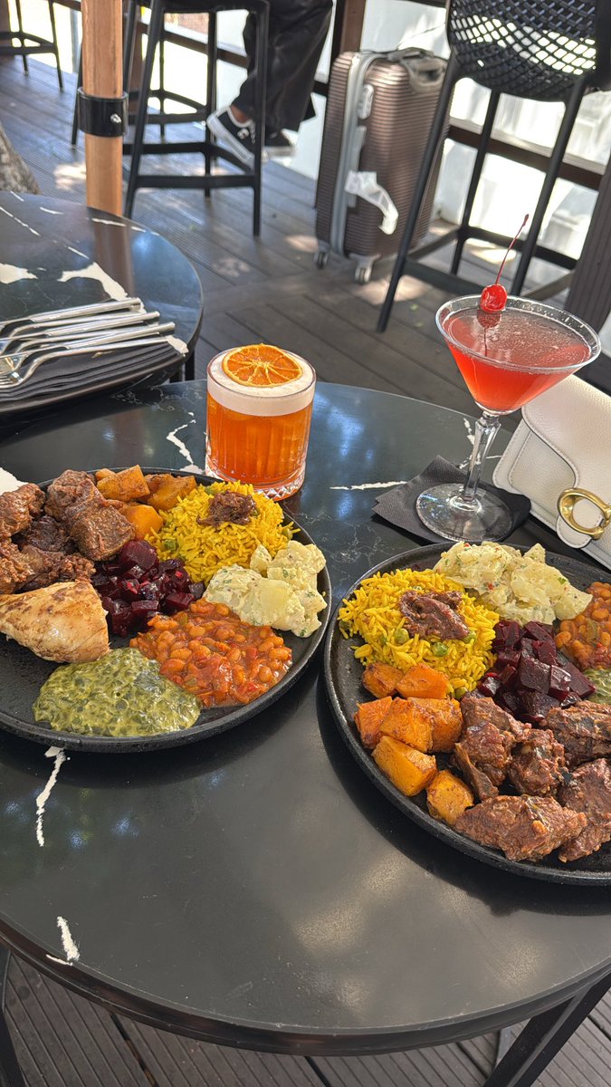 miShumoZA_'s tweet image. Whats missing here???