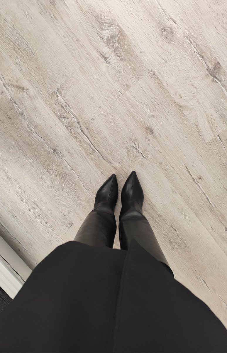 Ne ara topuklu bot giyecek kadar büyüdük kızlar?