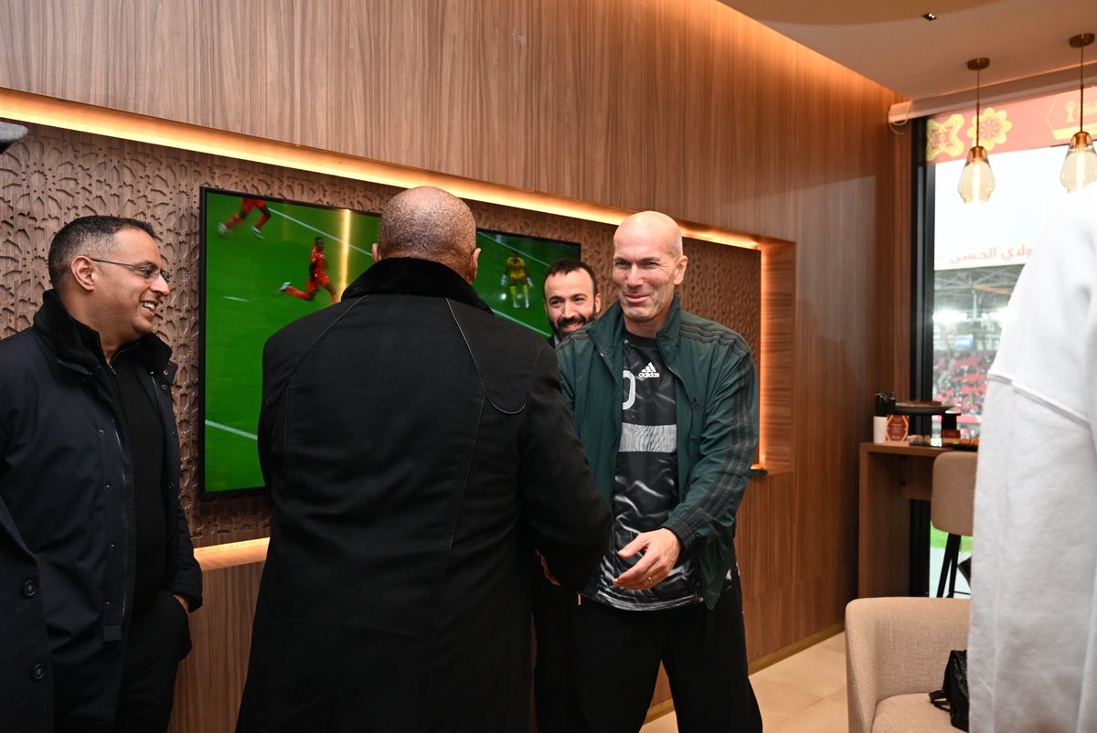 CAF_Media's tweet image. CAF President Dr Patrice Motsepe with French legend Zinedine Zidane at the #TotalEnergies CAF AFCON match between Algeria 🇩🇿 and Sudan 🇸🇩 

#TotalEnergiesAFCON2025