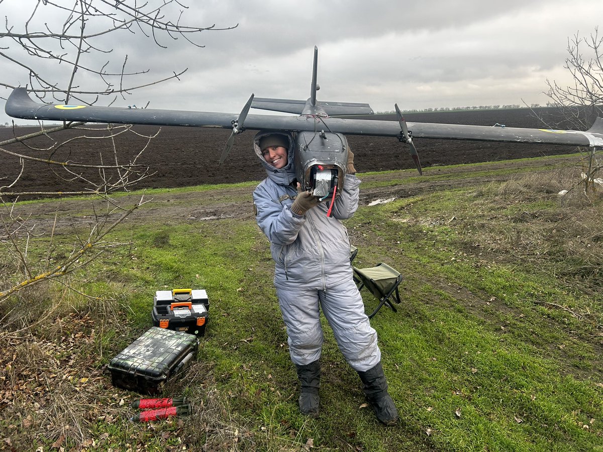 Чергове Різдво на фронті. Цього разу  льотне).

Зі святом, хто святкує. Особлива любов і повага в цей день тим, хто робить на фронті на позиціях ще важчу роботу, ніж наша. Хай буде відчуття світла хоч трохи.