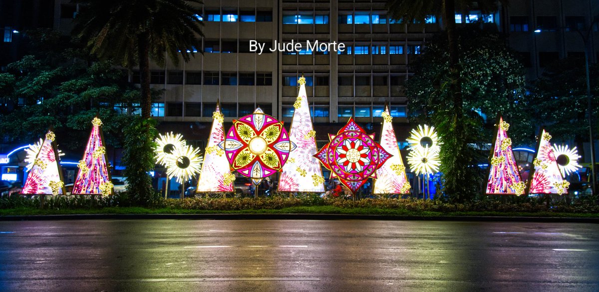 MorteJude's tweet photo. @Sam_Alexandra23 Sam, here's some #ChristmasLights along a part of Ayala Avenue, Makati City, #Philippines 🇵🇭
Enjoy 🎄⭐

#TisTheSeason #fujifilmxm5 #nightshot #photography #wideangle #parol https://t.co/PvBesFhgn8