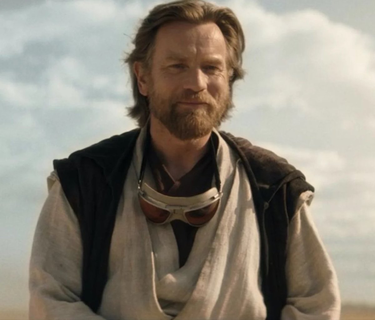 sw_holocron's tweet image. Ewan McGregor wants a live-action Clone Wars series with Hayden Christensen in which he gets to wear Obi-Wan’s armor

“I want to get that [Clone Wars] armor on, that armor stuff. Come on now...Hopefully, Hayden and I get to do more.”

(Source: @fanexpochicago)