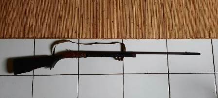 technotheoria's tweet image. A very happy holidays to all…celebrating the christian festival of lights (Christmas)! In photo a dayak hunter (austronesian-austroasiatic). 

They make their own illegal firearms to kill boars.