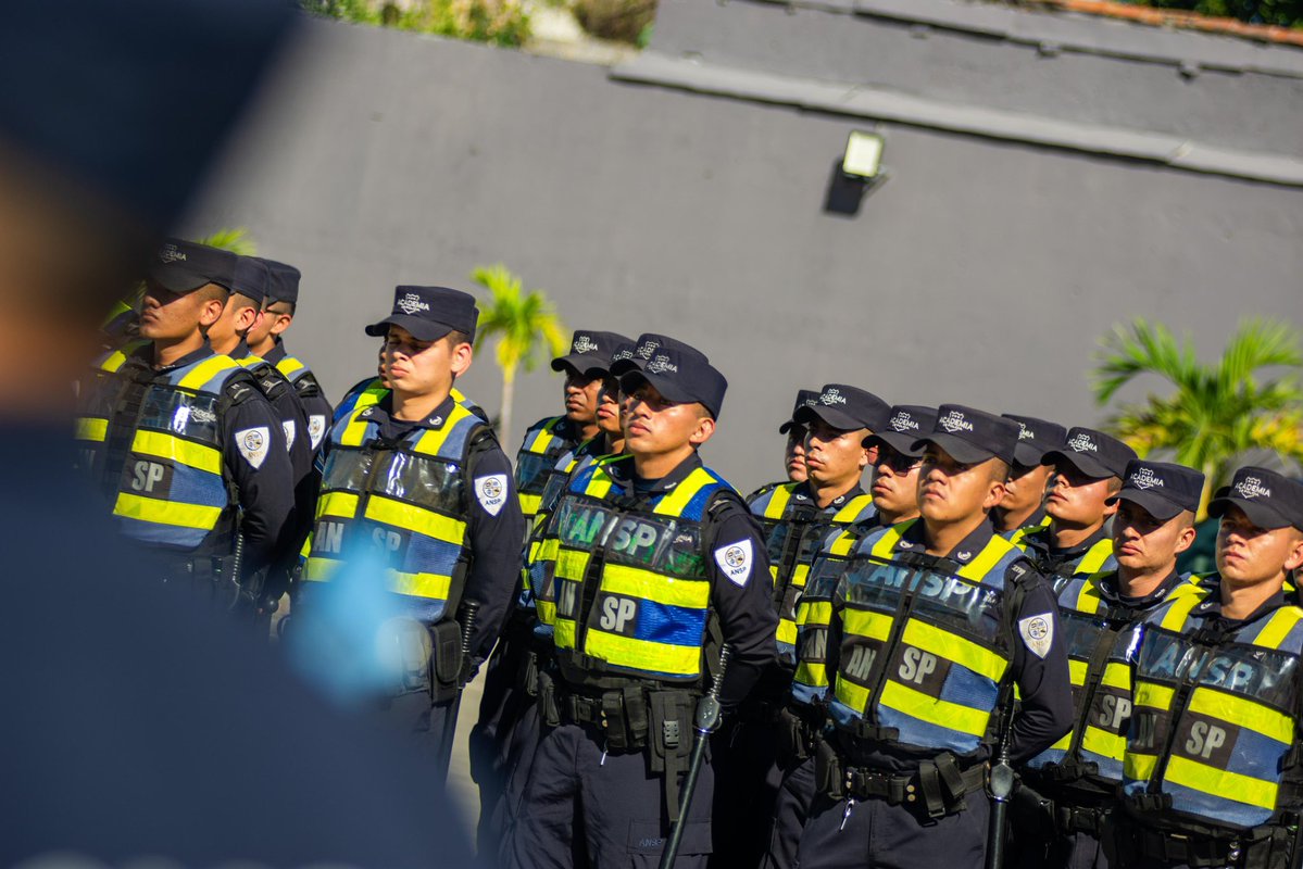 📍San Salvador

Los estudiantes de la promoción 136 de la <a href="/ANSPSV/">ANSP</a> se suman a los patrullajes en el Centro Histórico.

Como parte de su proceso de prácticas que les permitirá conocer el nuevo modelo de servicio policial.