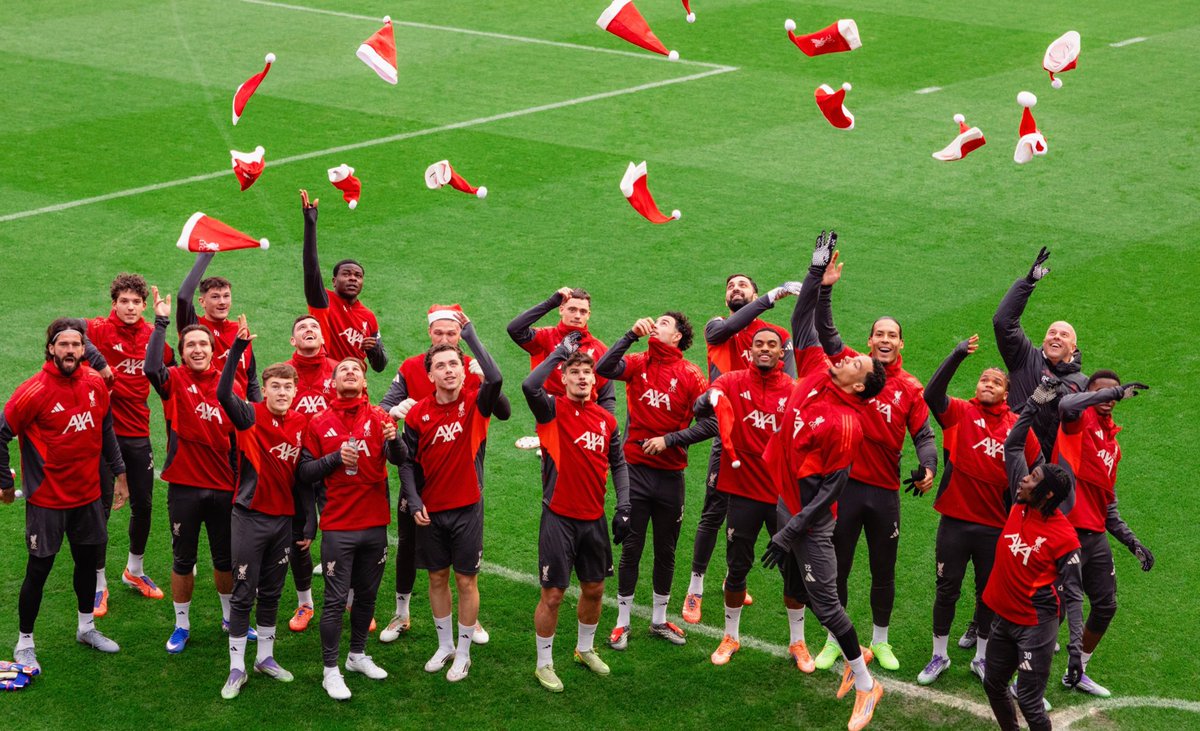 Merry Christmas everyone 🎄❤️ https://t.co/DUNyJQEW25