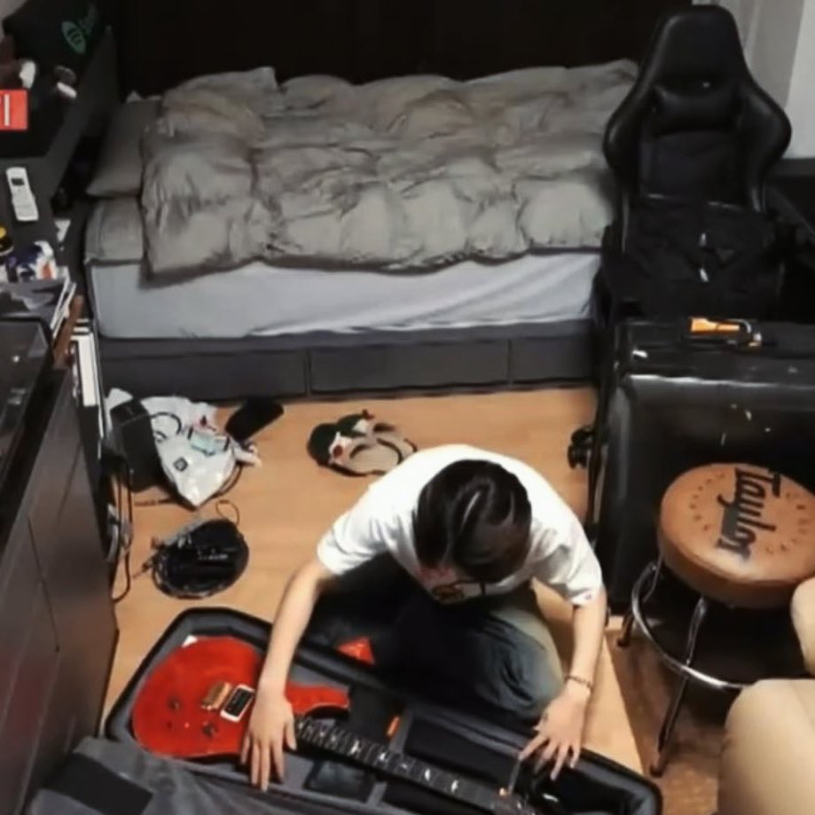 sunghoon’s slippers in jay’s room i said oh im sure