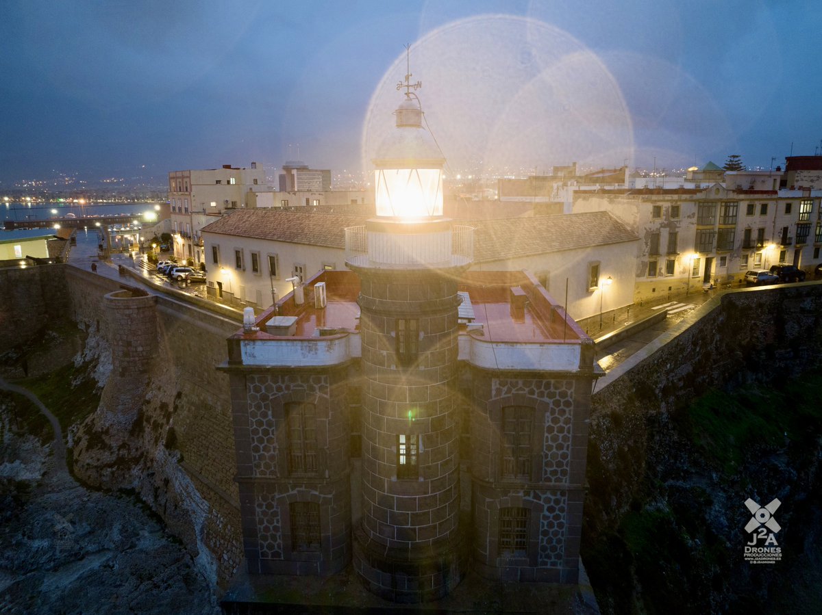 DronesJ2a's tweet photo. Que la luz del Faro de Melilla la Vieja os guíe estas fiestas. Feliz Navidad. ✨

#Melilla #MelillaLaVieja #Faro #Navidad #DronePhotography #J2ADrones https://t.co/hwjzldm03J