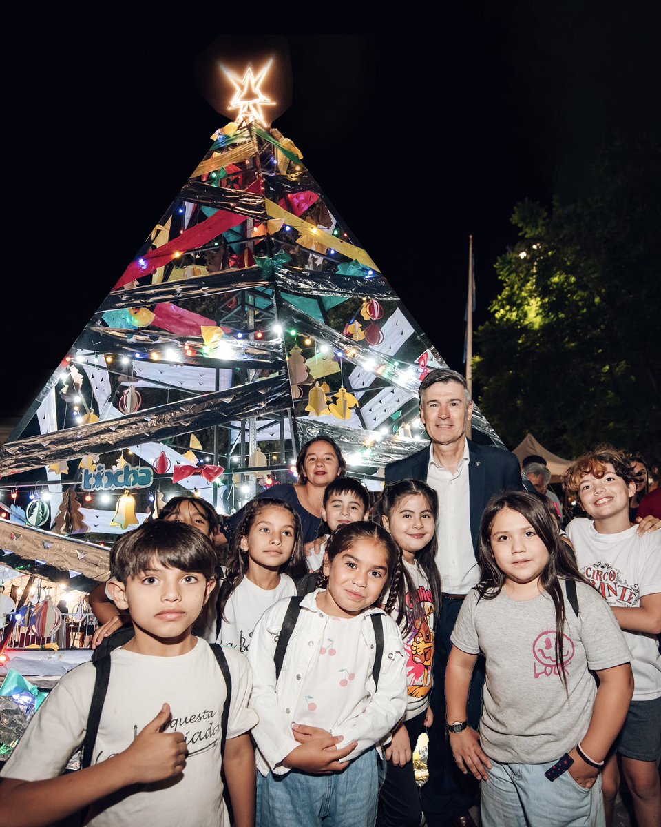 🎄 Quiero desearles una muy feliz Navidad a todas las familias de Córdoba. Que esta Nochebuena nos encuentre unidos, compartiendo lo más importante: el encuentro, el afecto y la esperanza.

🫂 “Las personas antes que las cosas”, nos recuerda el Papa Francisco. Ese es también mi