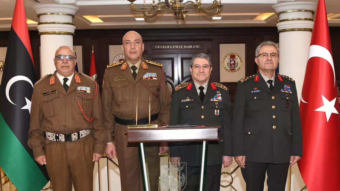 Dün akşam İstanbula dönüş için bulunduğum Esenboğa havalimanı Vip terminalinde uğurlanırken tevafuken son görenlerden olduğum Libya Genelkurmay Başkanı Orgeneral Muhammed Ali Al-Haddad ve beraberindeki heyete Allah’tan rahmet, dost ve kardeş Libya halkına başsağlığı diliyoruz.