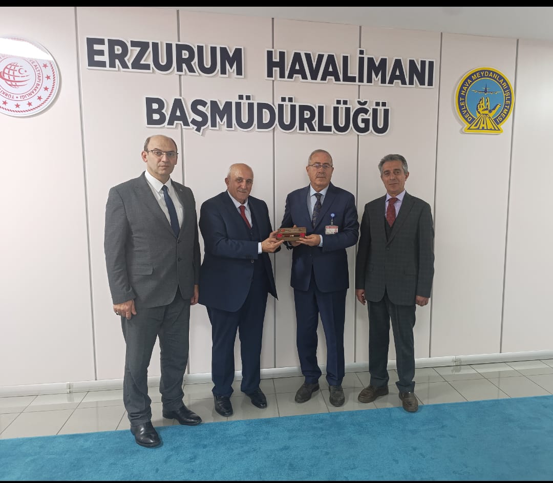 RecaiSolmaz's tweet photo. Türk Hava Kurumu(THK) Erzurum Şubesi Yönetim Kurulu Başkan ve üyeleri DHMİ Erzurum Havalimanı Başmüdürü M.Hanifi Fidan'ı makamında ziyaret etti. https://t.co/YoGqT8pg9q